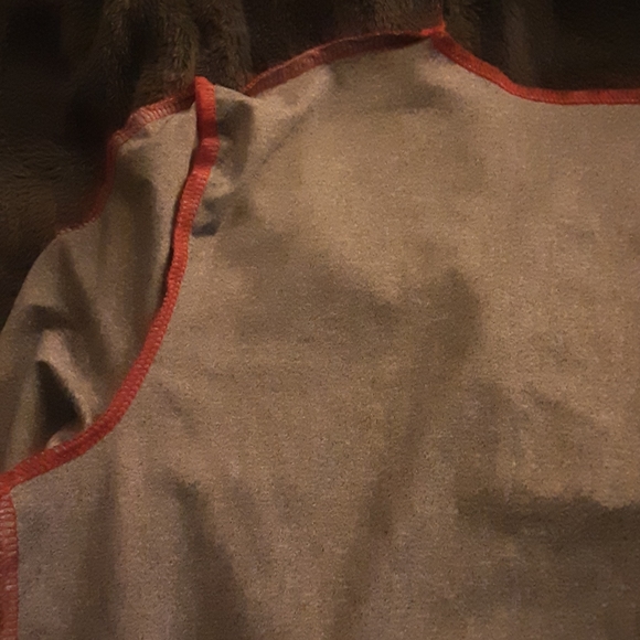 NWOT Gray top with red stitching - Picture 5 of 5